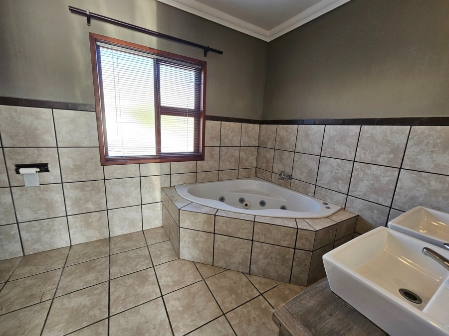 3 Bedroom Property for Sale in Reebok Western Cape